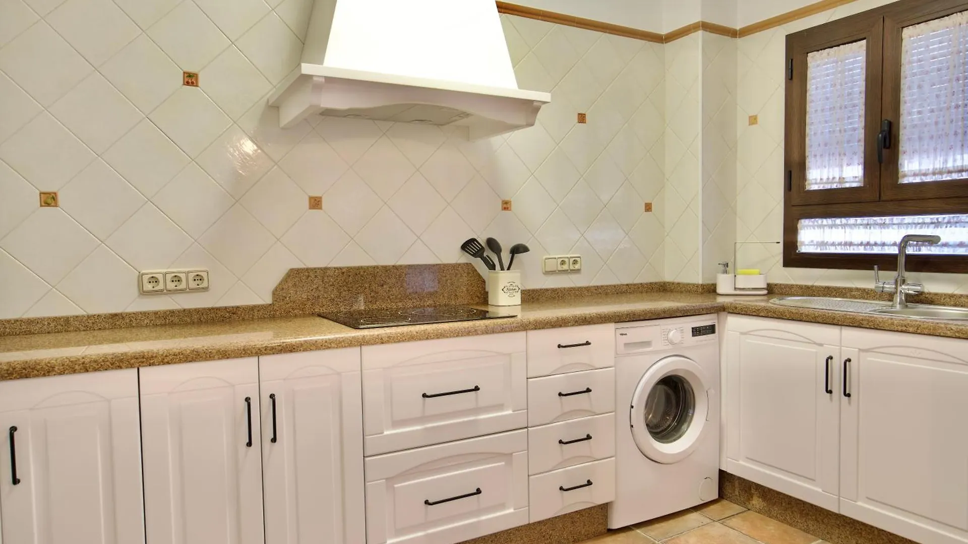 Nueva 33 Apartamentos En El Centro De Nerja 0*,